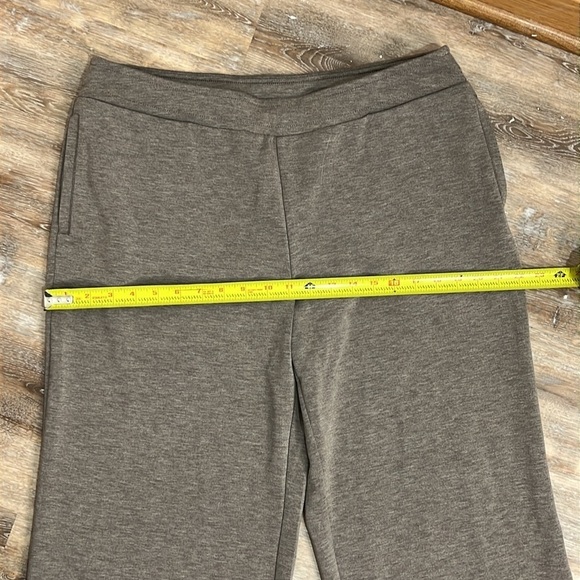 Weekends by Chico’s Size Large 12 Gray Wide Leg Sweatpants Pants Pull On Crop - Picture 4 of 12